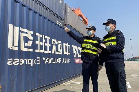 Wuhan Central Europe class as overseas Chinese to send New Year goods, more Chinese manufacturing accelerated abroad